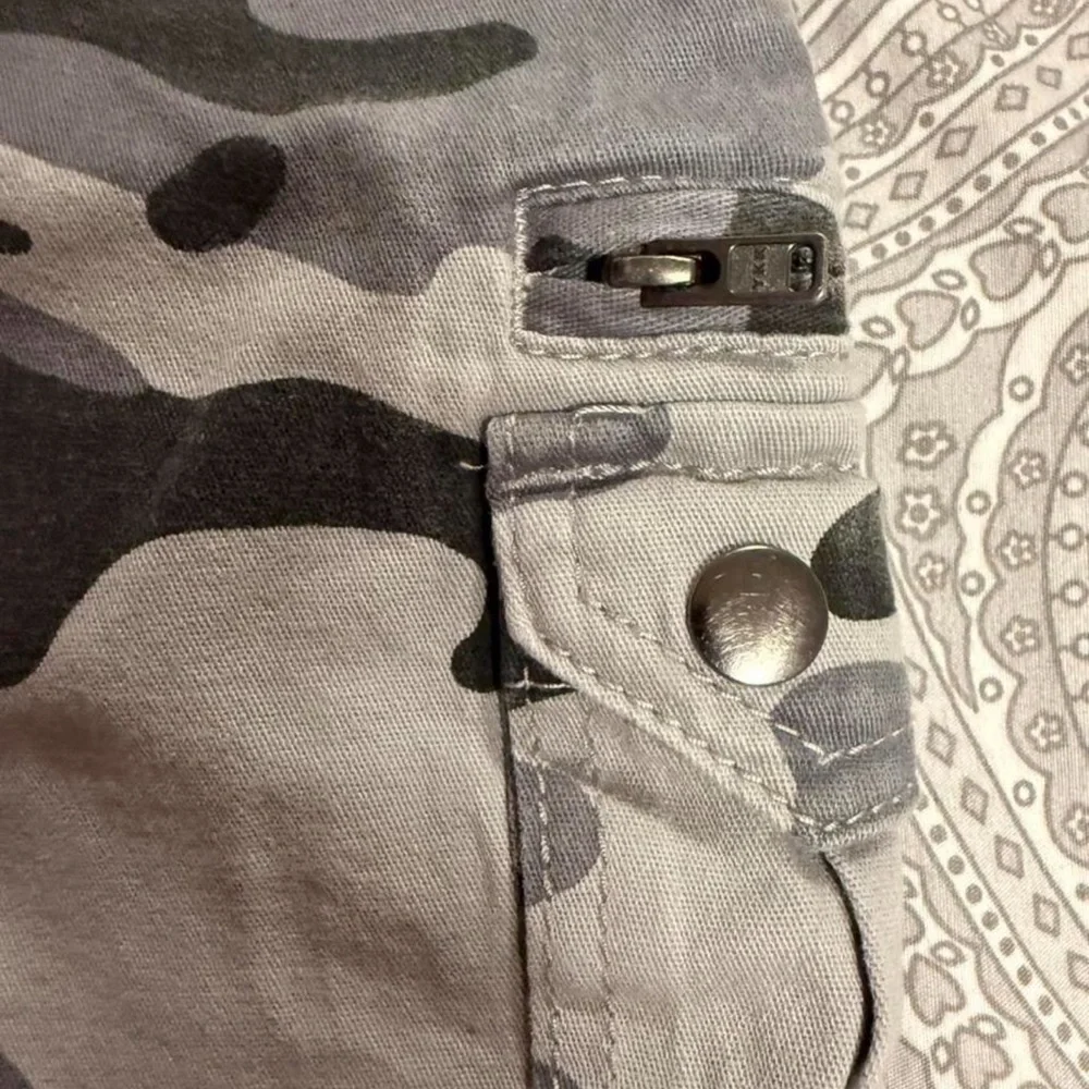 Wonder Nation boys' gray camouflage stretch cargo shorts,
